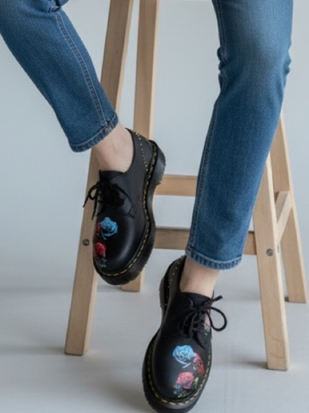 Dr. Martens Woman Shoes Size 6 Rose Fantasy Placement Hydro